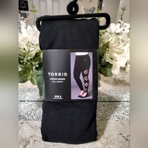 Nwts Women's size 3 Torrid Black leggings with Cut out Flower design